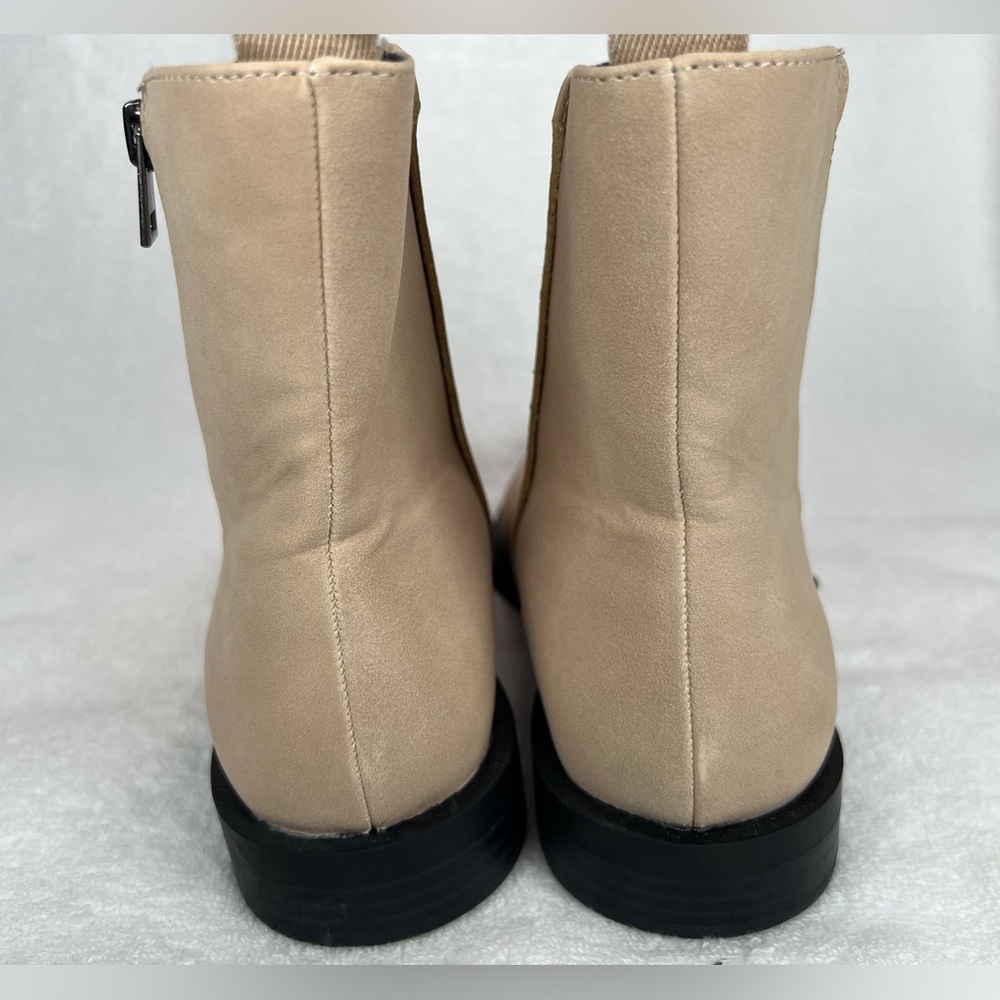 Amazon Essentials, light tan faux leather ankle boot - Picture 3 of 6